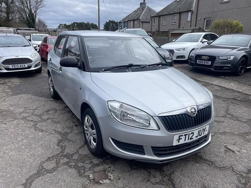 Used Skoda Fabia 60 HP (44 kW) 2012 Silver Hatchback