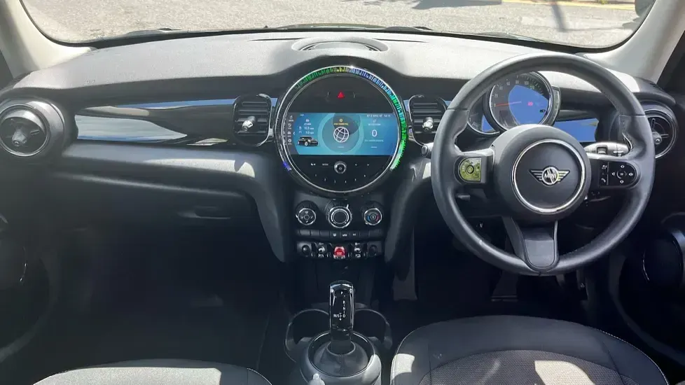 Używany Mini Cooper Classic 134 KM (98 kW) 2022 Czarny Hatchback