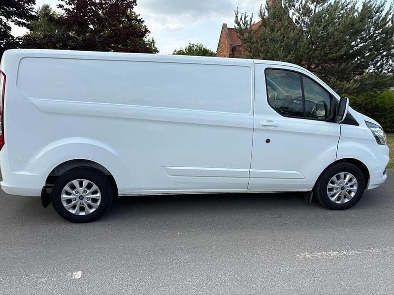 Used Ford Transit Custom Limited 130 HP (95 kW) 2022 White Van