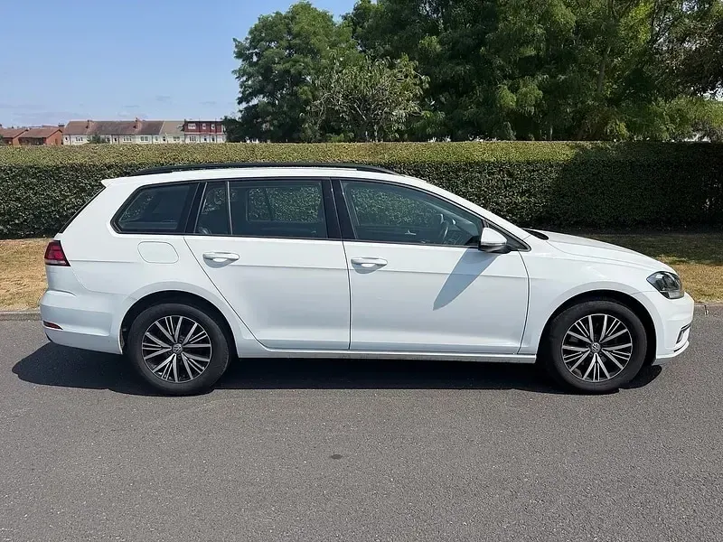 Used VW Golf VII SE 115 HP (84 kW) 2019 White Estate