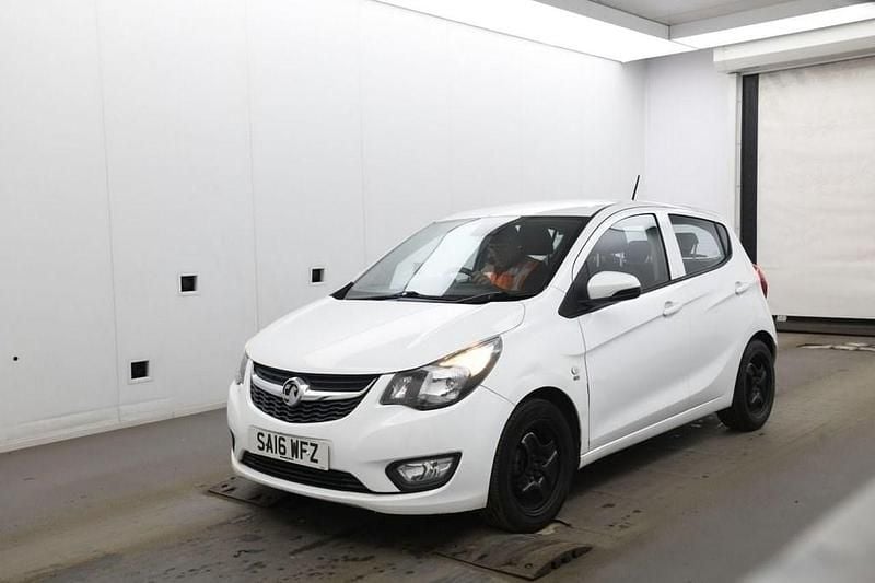 Used Vauxhall Viva 75 HP (55 kW) 2016 White Hatchback