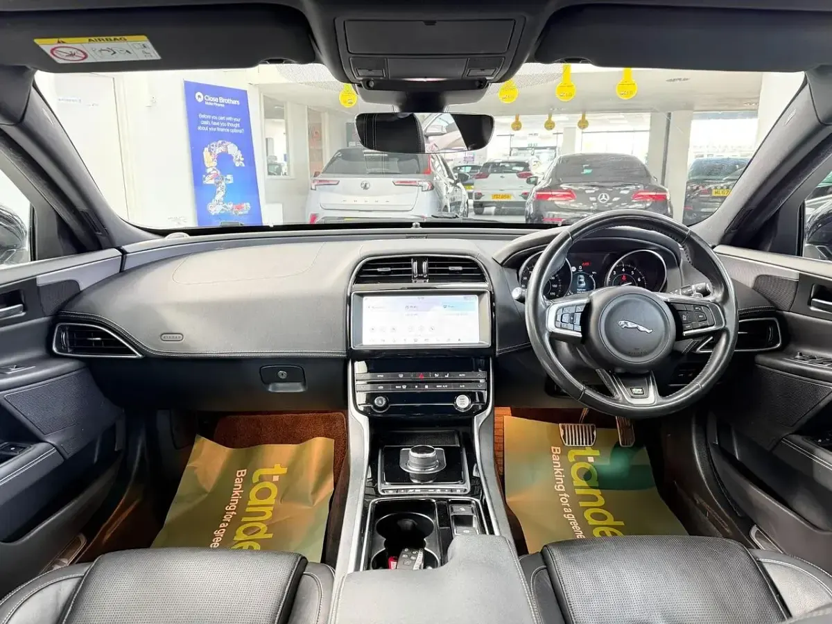 Used Jaguar XE R-Sport 200 HP (147 kW) 2018 Black Sedan