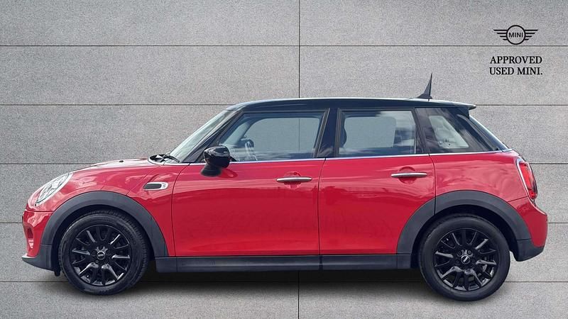 Używany Mini Cooper Classic 136 KM (100 kW) 2020 Czerwony Hatchback
