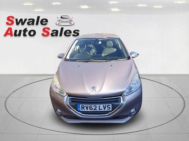 Second-hand Peugeot 208 Allure 2012 Roz Hatchback