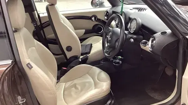 Usado Mini Cooper Hatch 122 CV (89 kW) 2011 Marrón Utilitario