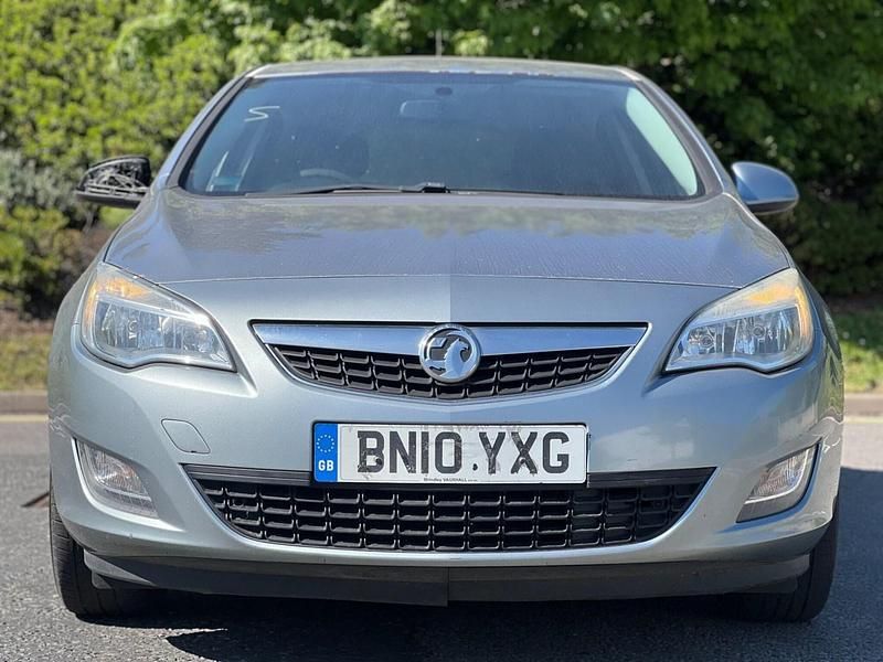 Używany Vauxhall Astra 2010 Srebrny Hatchback