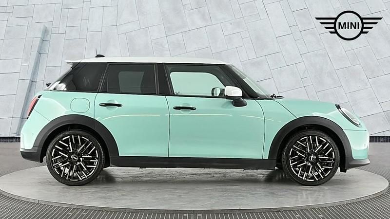 Begagnad Mini Cooper S Hatch 201 HK (147 kW) 2024 Grön Halvkombi