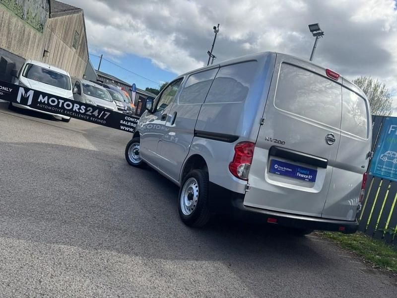 Gebraucht Nissan NV200 SE 89 PS (65 kW) 2012 Silber Van / Kleinbus