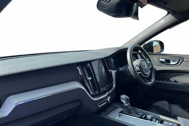 Used Volvo XC60 R-Design 250 HP (183 kW) 2019 Black SUV
