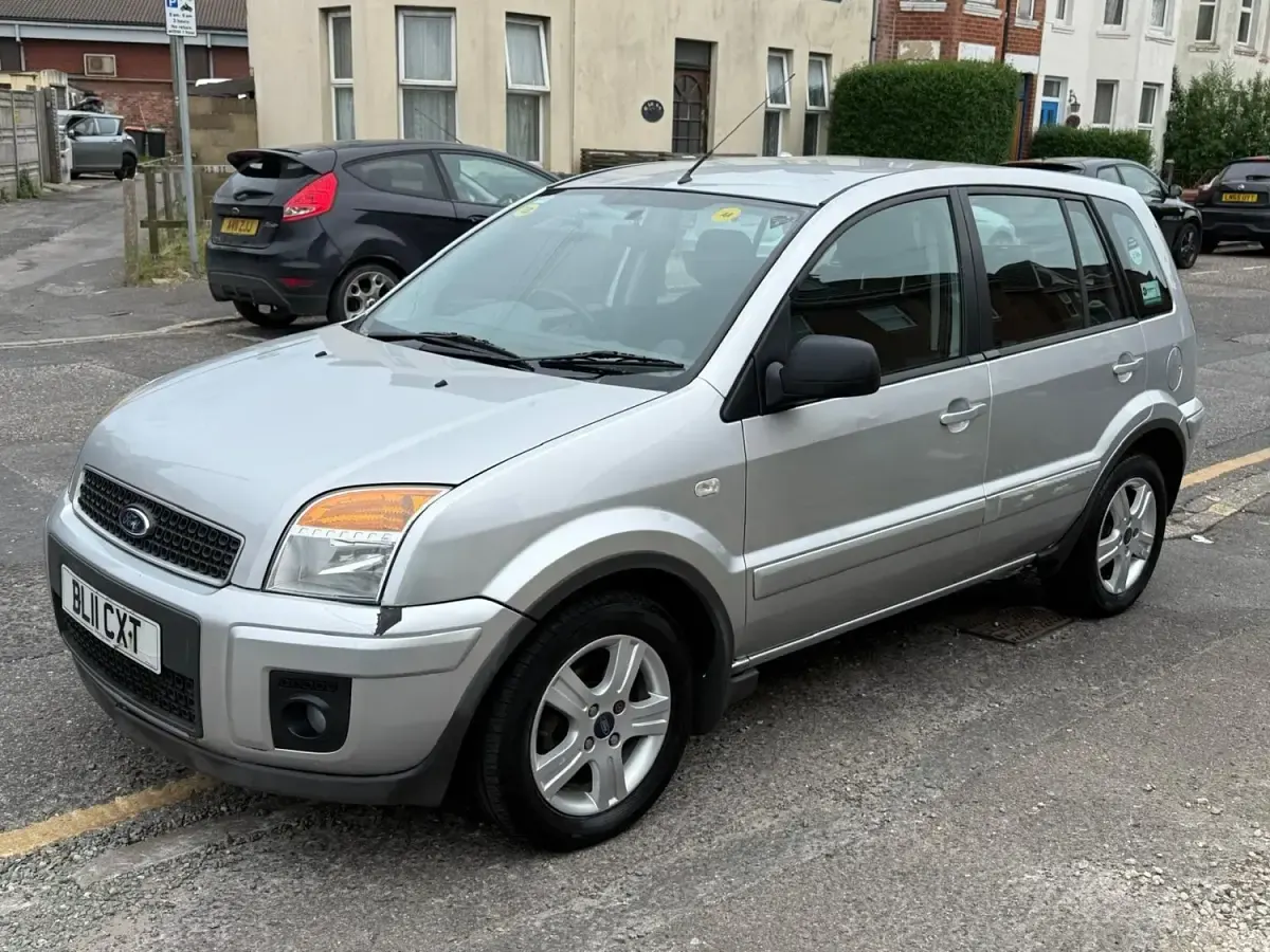 Używany Ford Fusion Zetec 2011 Srebrny Hatchback