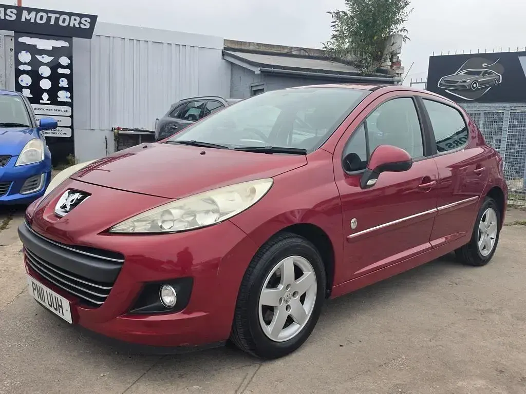 Used Peugeot 207 Envy 73 HP (53 kW) 2011 Red Hatchback