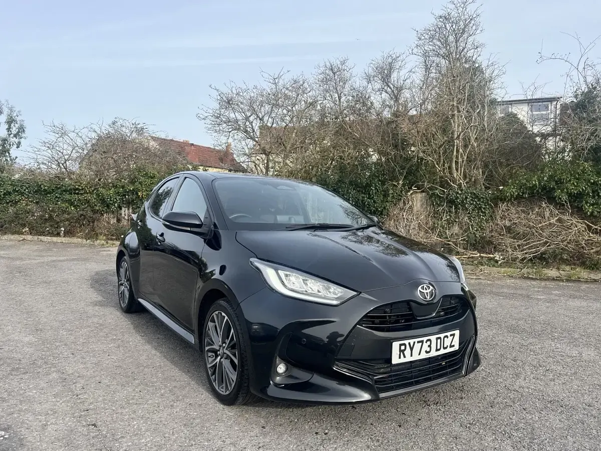 Używany Toyota Yaris Hybrid 2024 Czarny Hatchback