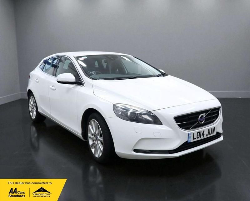 White Used 2014 Volvo V40 SE Lux Hatchback | £6,950 (Fair price) - Image 1/4