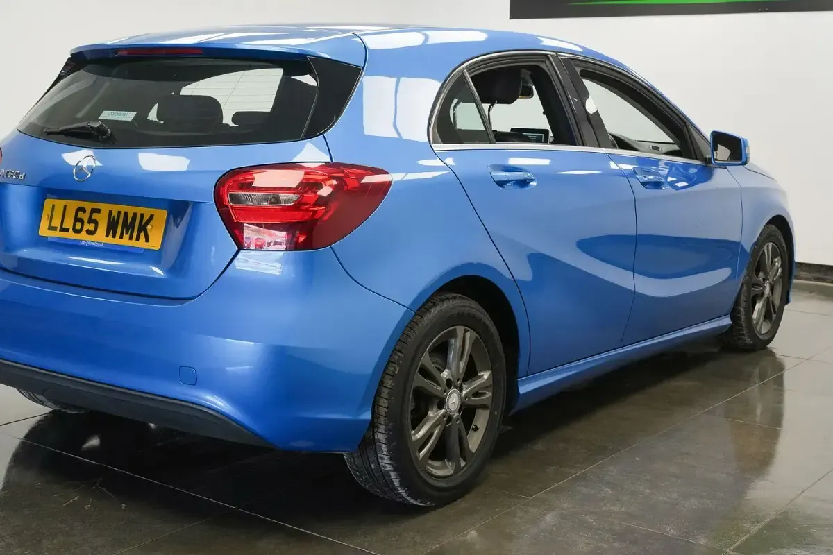 Used Mercedes A180 SE 2015 Blue Hatchback