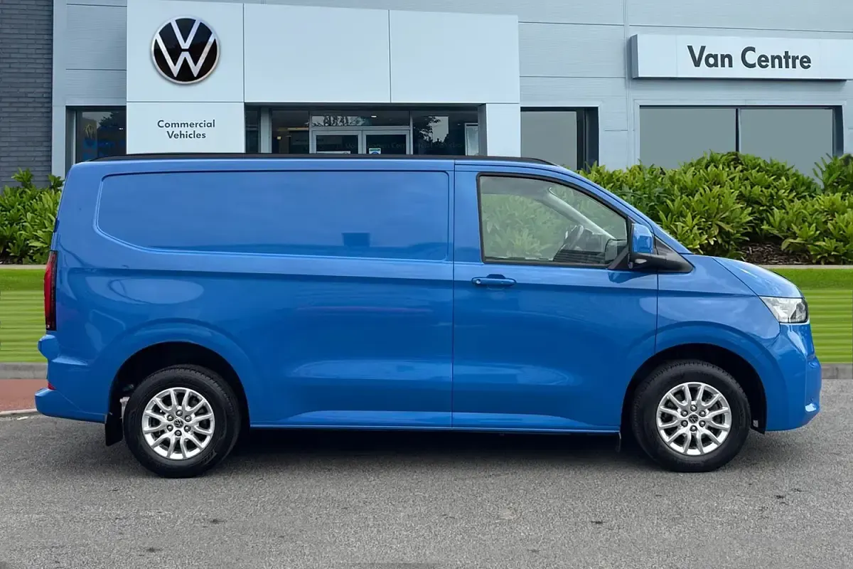 Used VW Transporter Pro 148 HP (108 kW) 2025 Blue Van