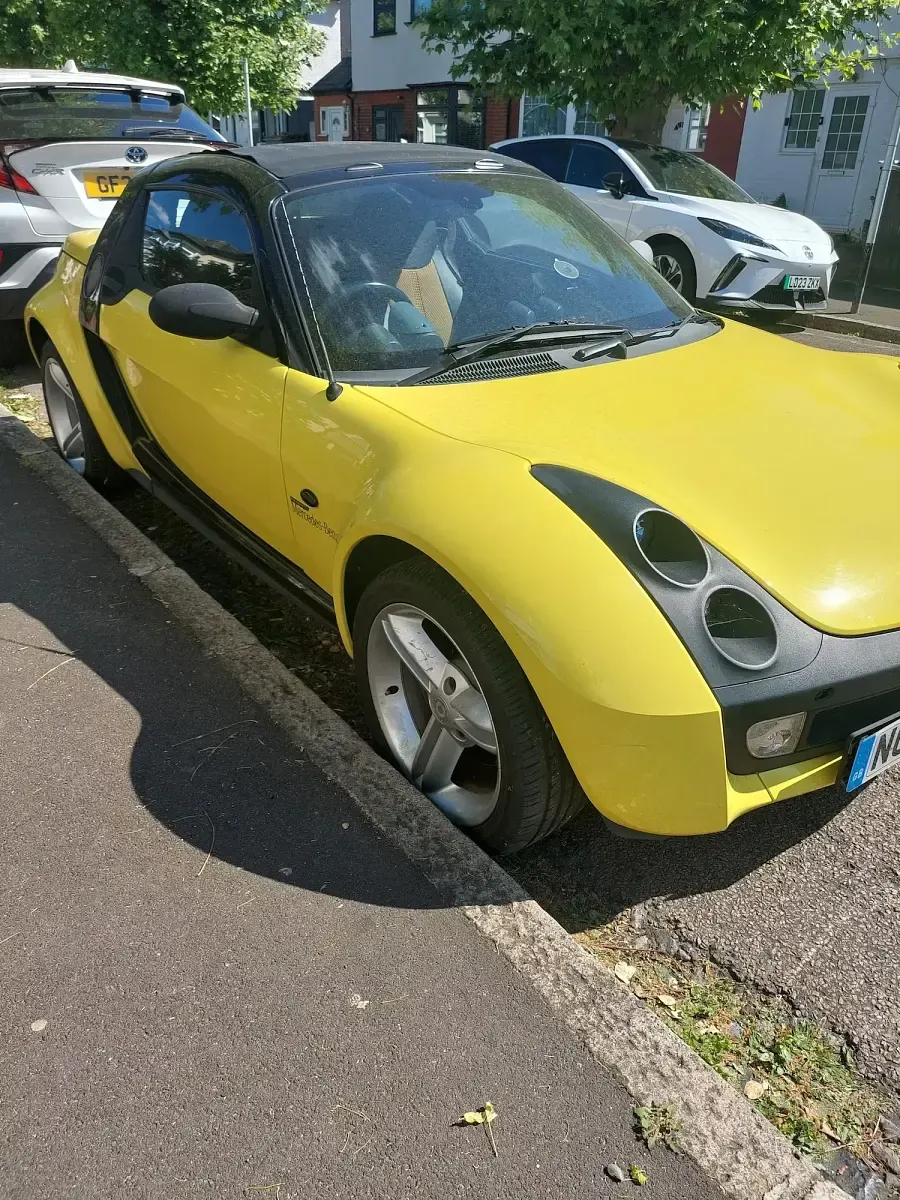 Used Smart Roadster 101 HP (74 kW) 2004 Yellow Cabriolet