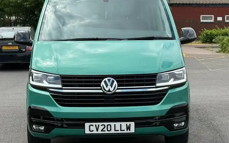 Used VW Caravelle Executive 199 HP (146 kW) 2020 Green Van