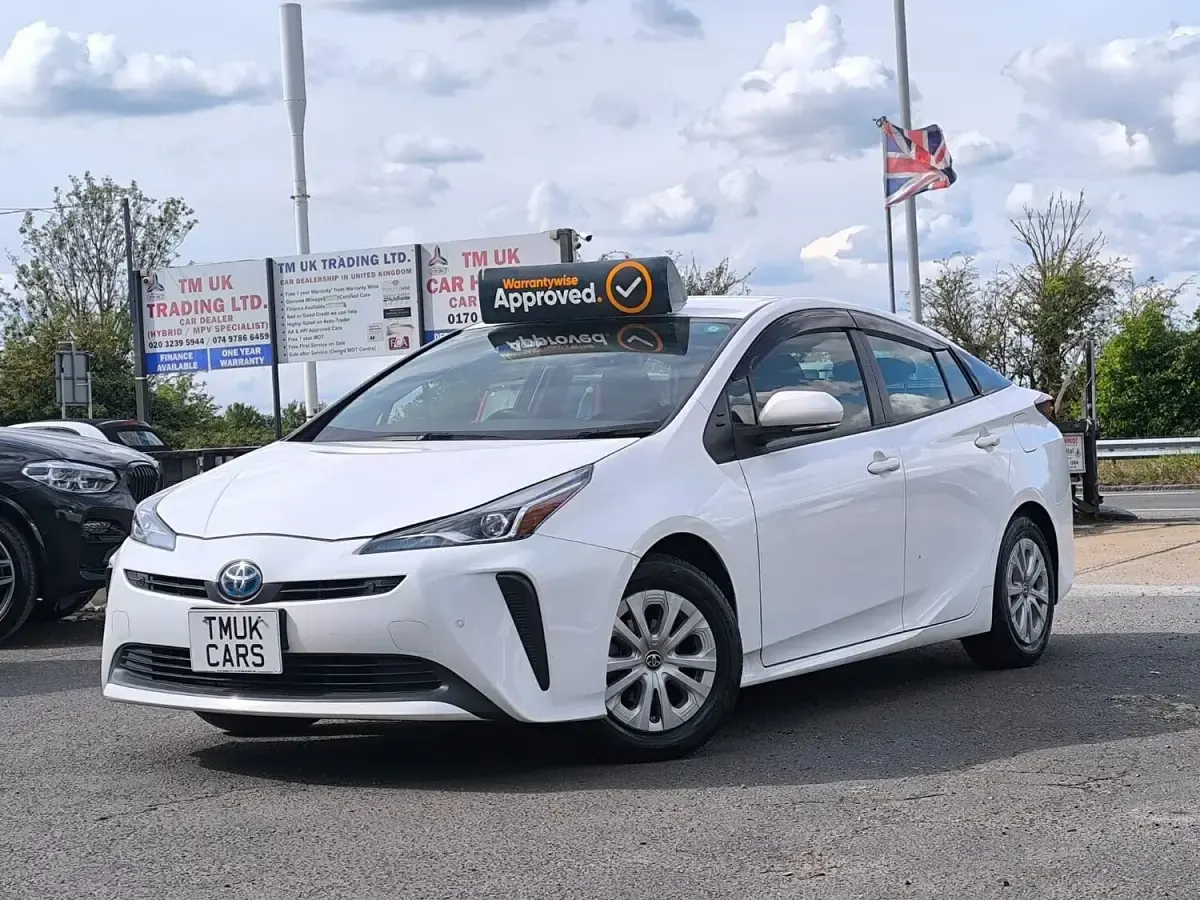Used Toyota Prius 122 HP (89 kW) 2020 White Hatchback