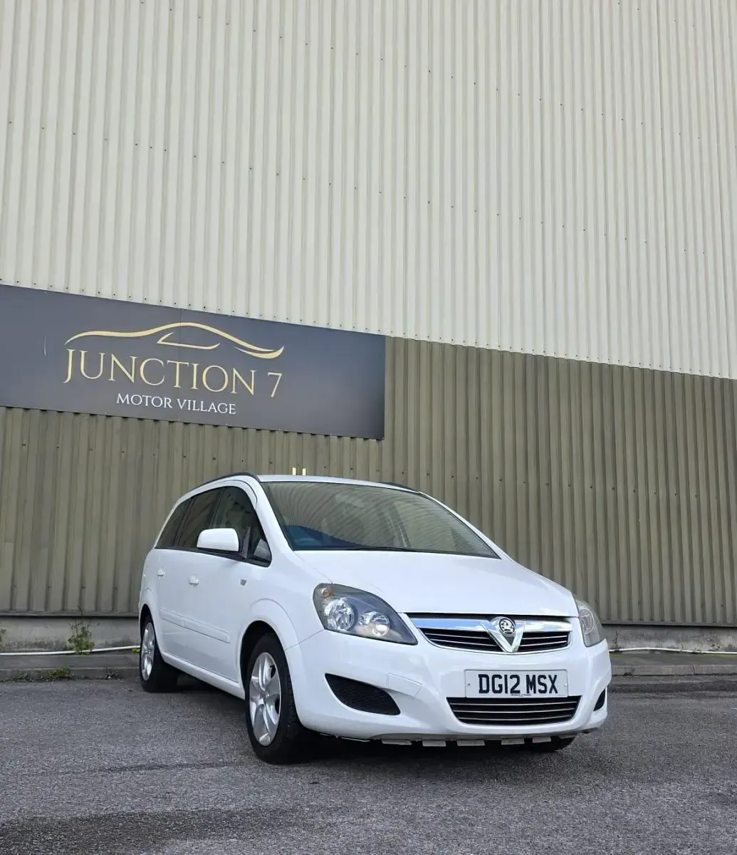Used Vauxhall Zafira 115 HP (84 kW) 2012 White MPV