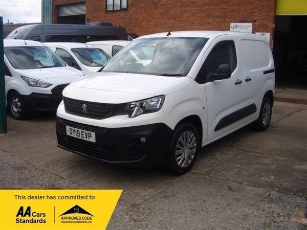 White Used 2019 Peugeot Partner S MPV | £5,994 (Fair price) - Image 1/1