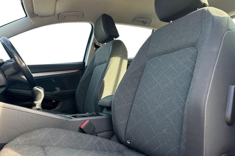 Used VW Golf VIII Life 115 HP (84 kW) 2022 Blue Hatchback