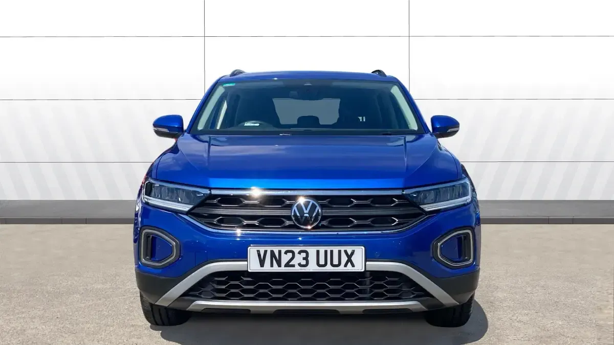 Used VW T-Roc Life 110 HP (80 kW) 2023 Blue SUV
