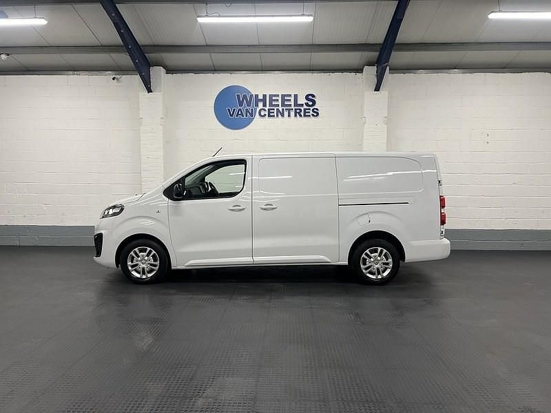 Used Vauxhall Vivaro Sportive 100 HP (73 kW) 2023 White MPV
