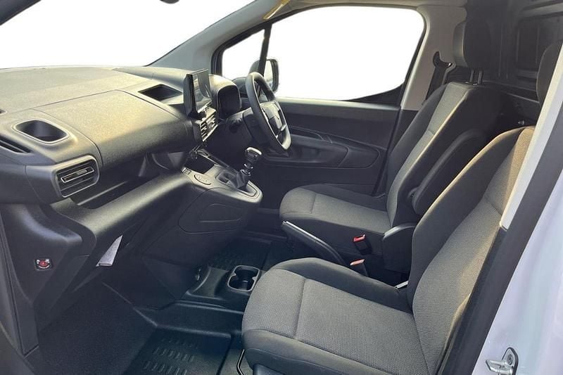 White Used 2024 Citroën Berlingo MPV | £13,490 (Fair price) - Image 1/4