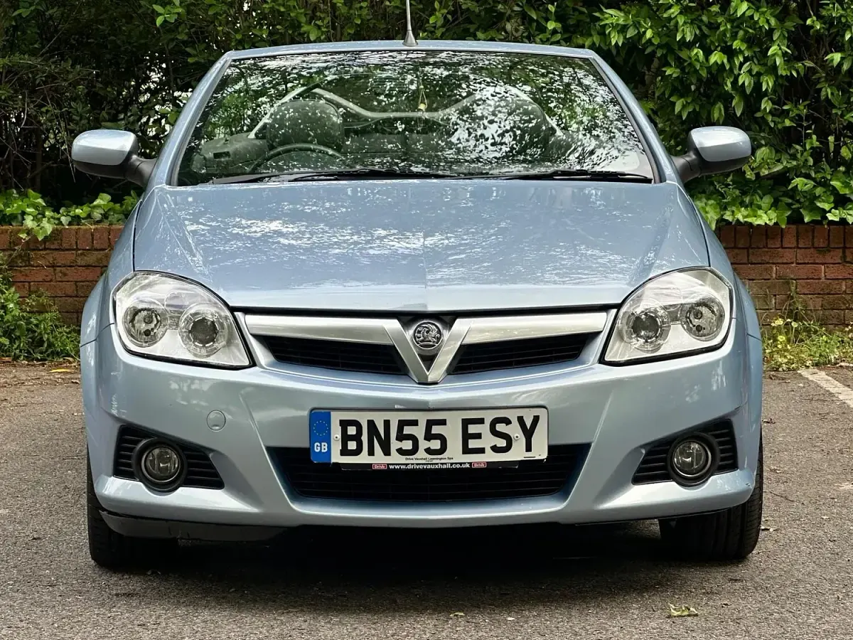 Second-hand Vauxhall Tigra Sport 125 CP (91 kW) 2005 Albastru Cabrio