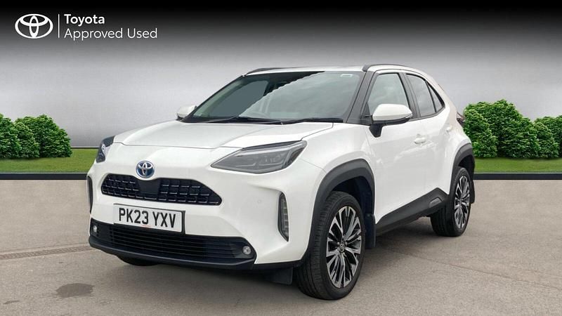 Used Toyota Yaris Hybrid City 116 HP (85 kW) 2022 Pure white Estate