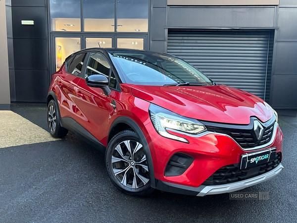Used Renault Captur LIMITED 89 HP (65 kW) 2022 Red/black SUV