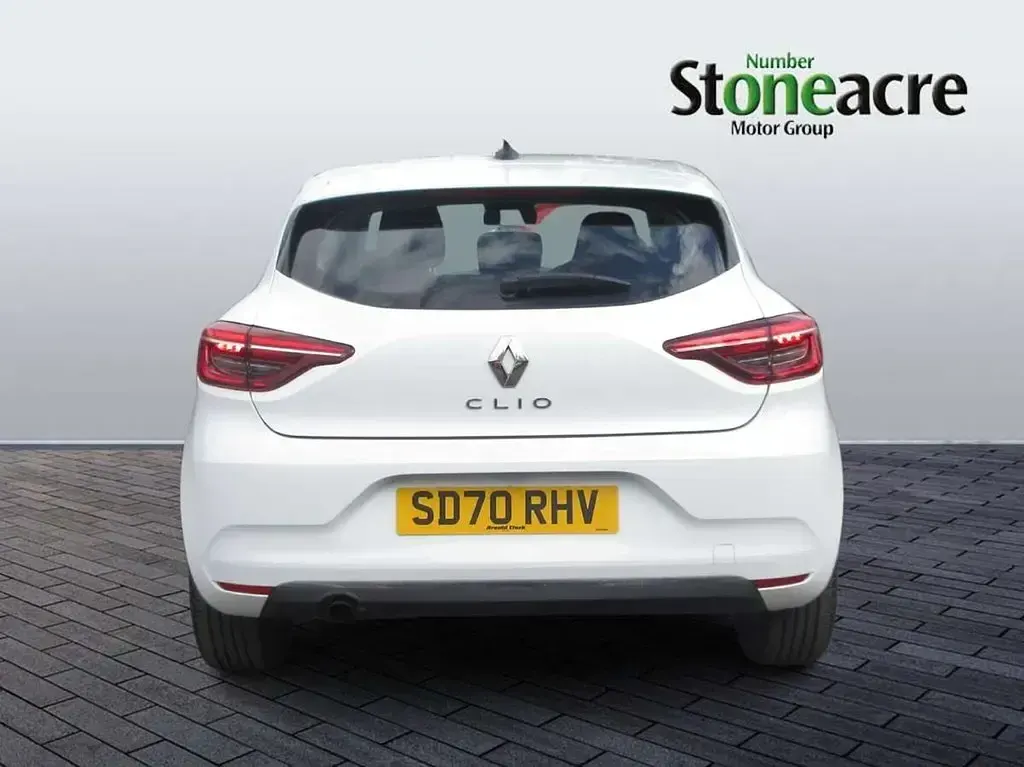 Used Renault Clio V Play 72 HP (52 kW) 2020 White Hatchback