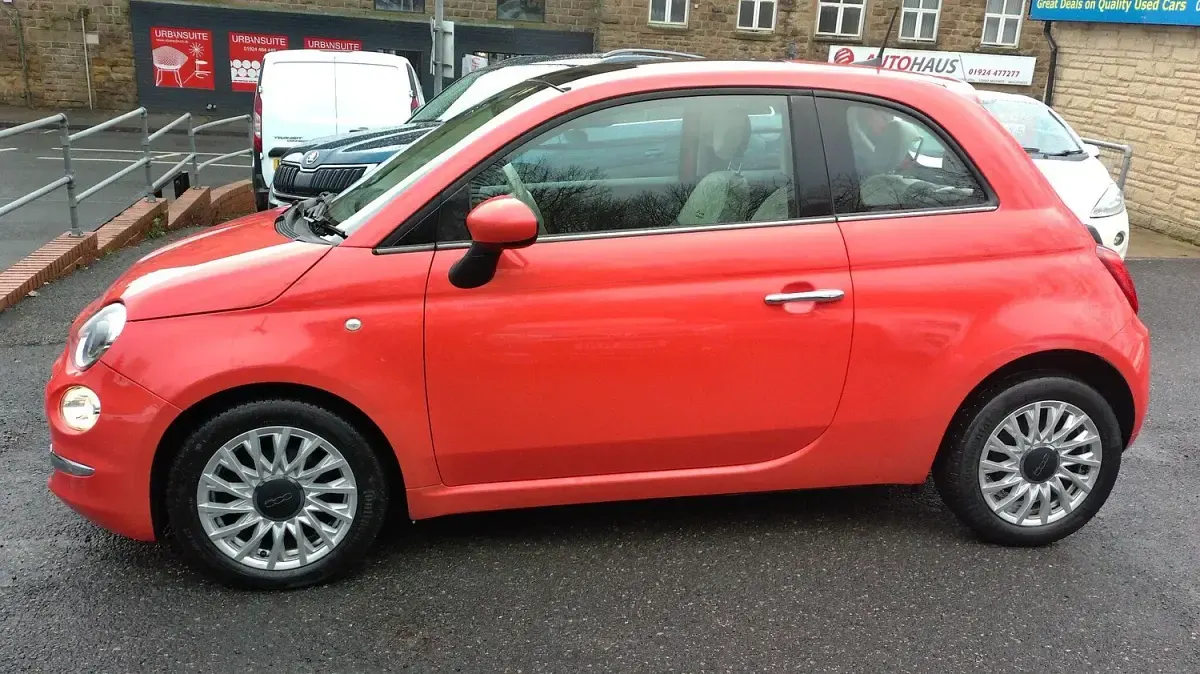 Used Fiat 500 Lounge 105 HP (77 kW) 2015 Pink Hatchback