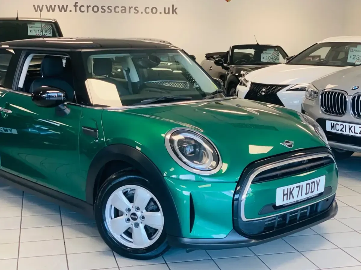 Używany Mini Cooper Classic 2021 Zielony Hatchback