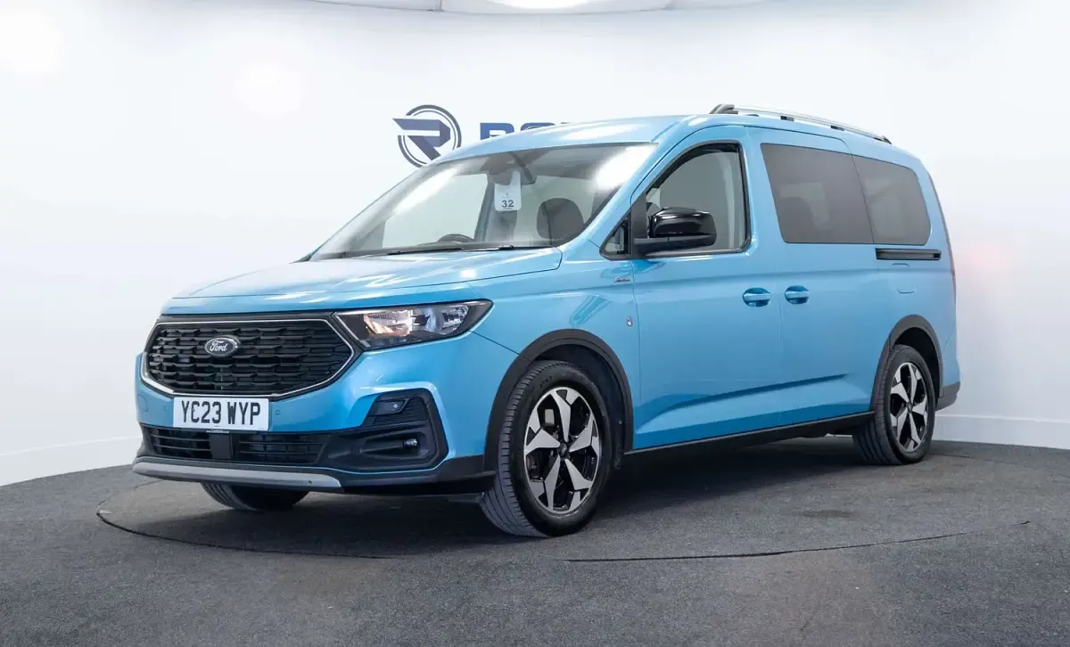 Used Ford Grand Tourneo Connect Active 122 HP (89 kW) 2023 Blue MPV