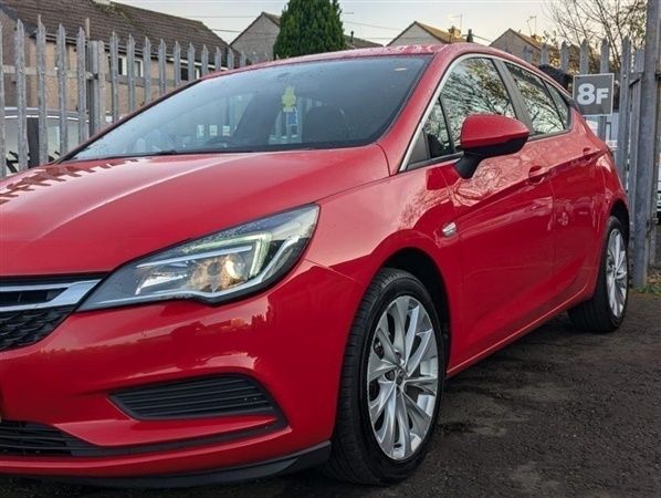 Red Used 2016 Vauxhall Astra Design Edition Hatchback | £4,495 (Good price) - Image 1/2