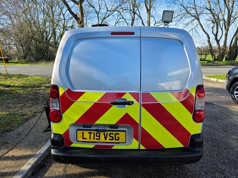 Used Peugeot Partner 98 HP (72 kW) 2019 Silver MPV