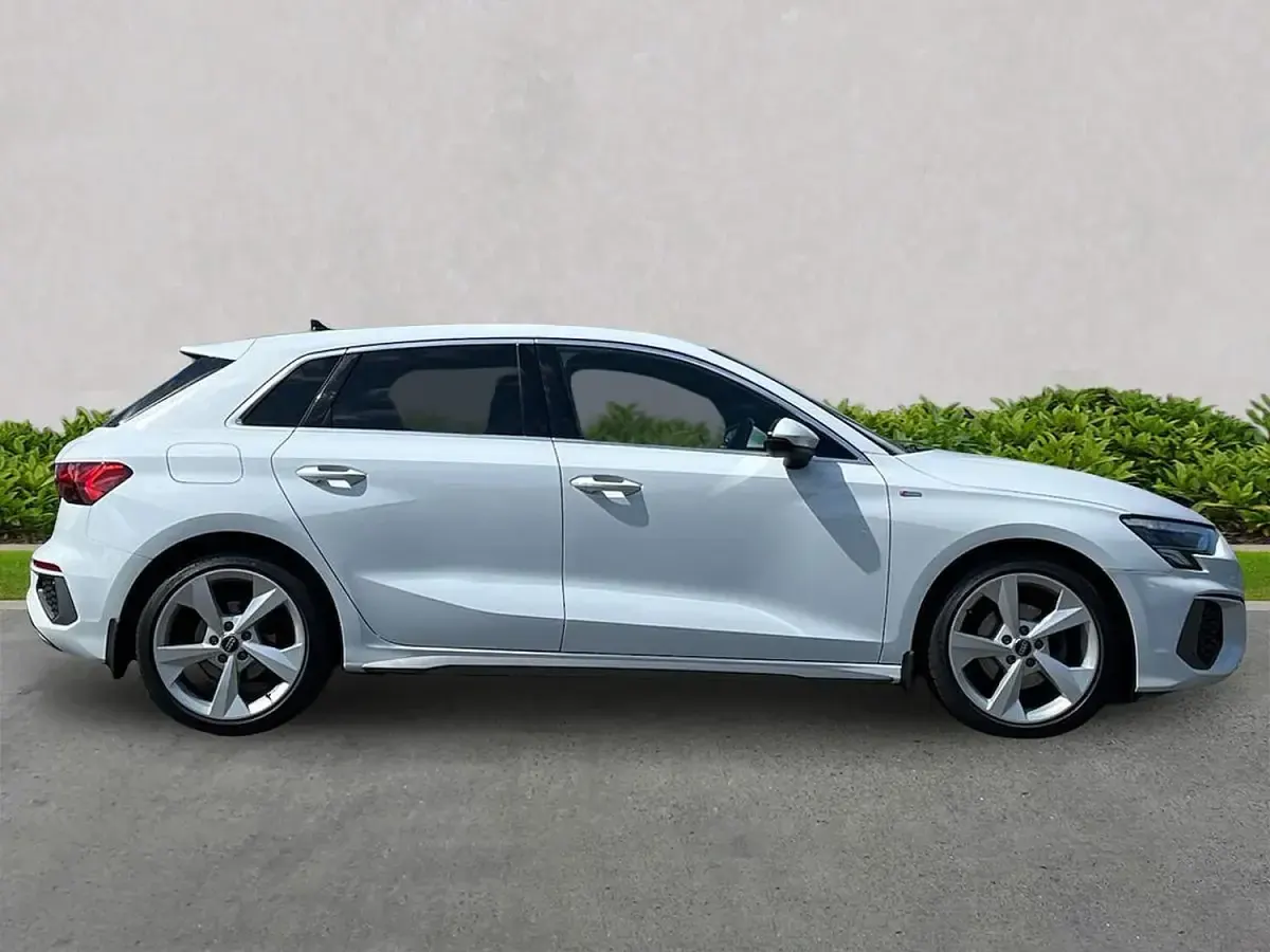 Used Audi A3 Sportback S-Line 110 HP (80 kW) 2022 White Hatchback