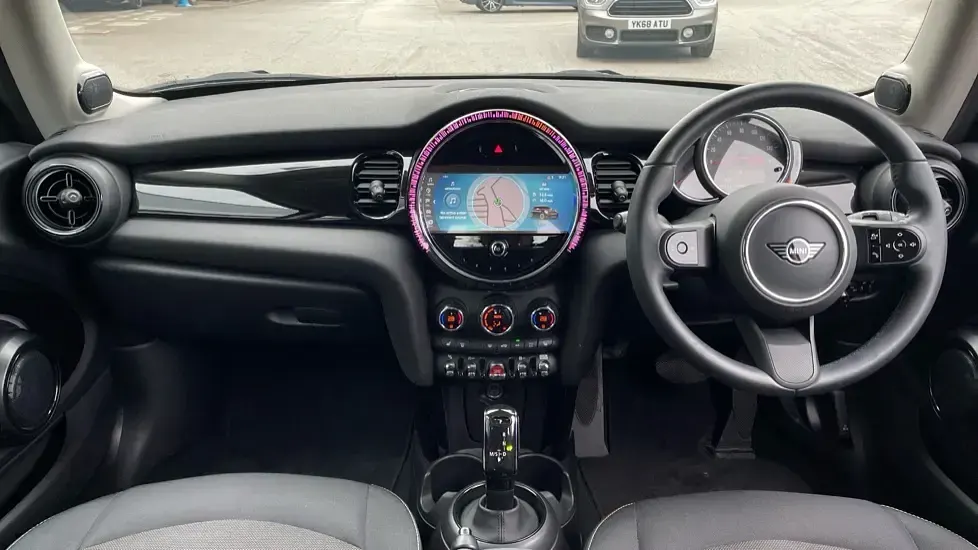 Usado Mini Cooper Classic 134 HP (98 kW) 2022 Cinzento Citadino