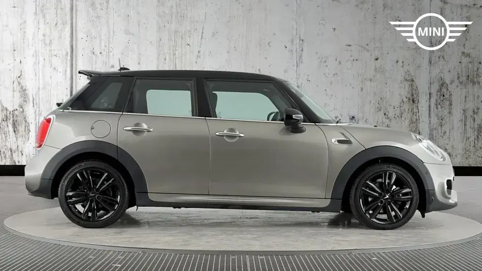 Used Mini Cooper Hatch 134 HP (98 kW) 2018 Silver Hatchback