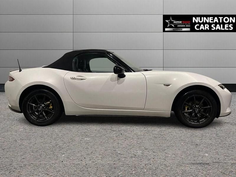 Used Mazda MX5 Inclusive 131 HP (96 kW) 2016 White Cabriolet
