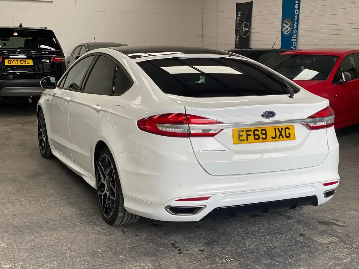 Used Ford Mondeo ST-Line 190 HP (139 kW) 2019 White Hatchback