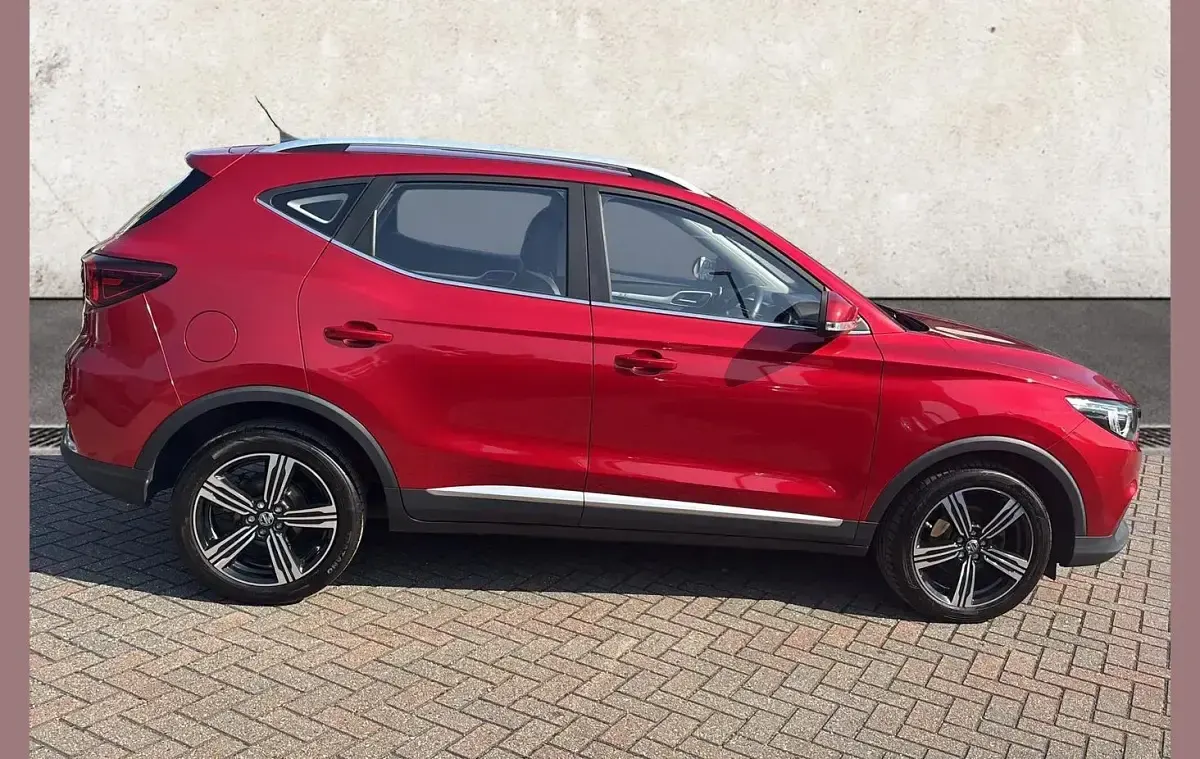Used MG ZS Exclusive 105 HP (77 kW) 2020 Red Sedan
