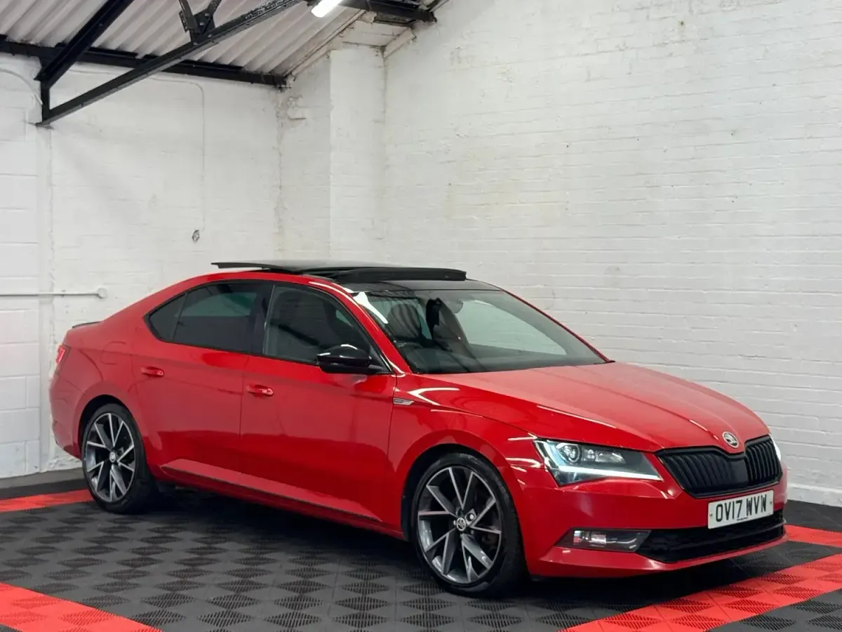 Used Skoda Superb SportLine 220 HP (161 kW) 2017 Red Hatchback
