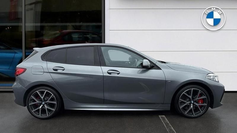 Begagnad BMW 128 Shadowline 261 HK (191 kW) 2022 Grå