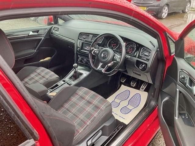 Used VW Golf VII GTI 230 HP (169 kW) 2015 Red Hatchback