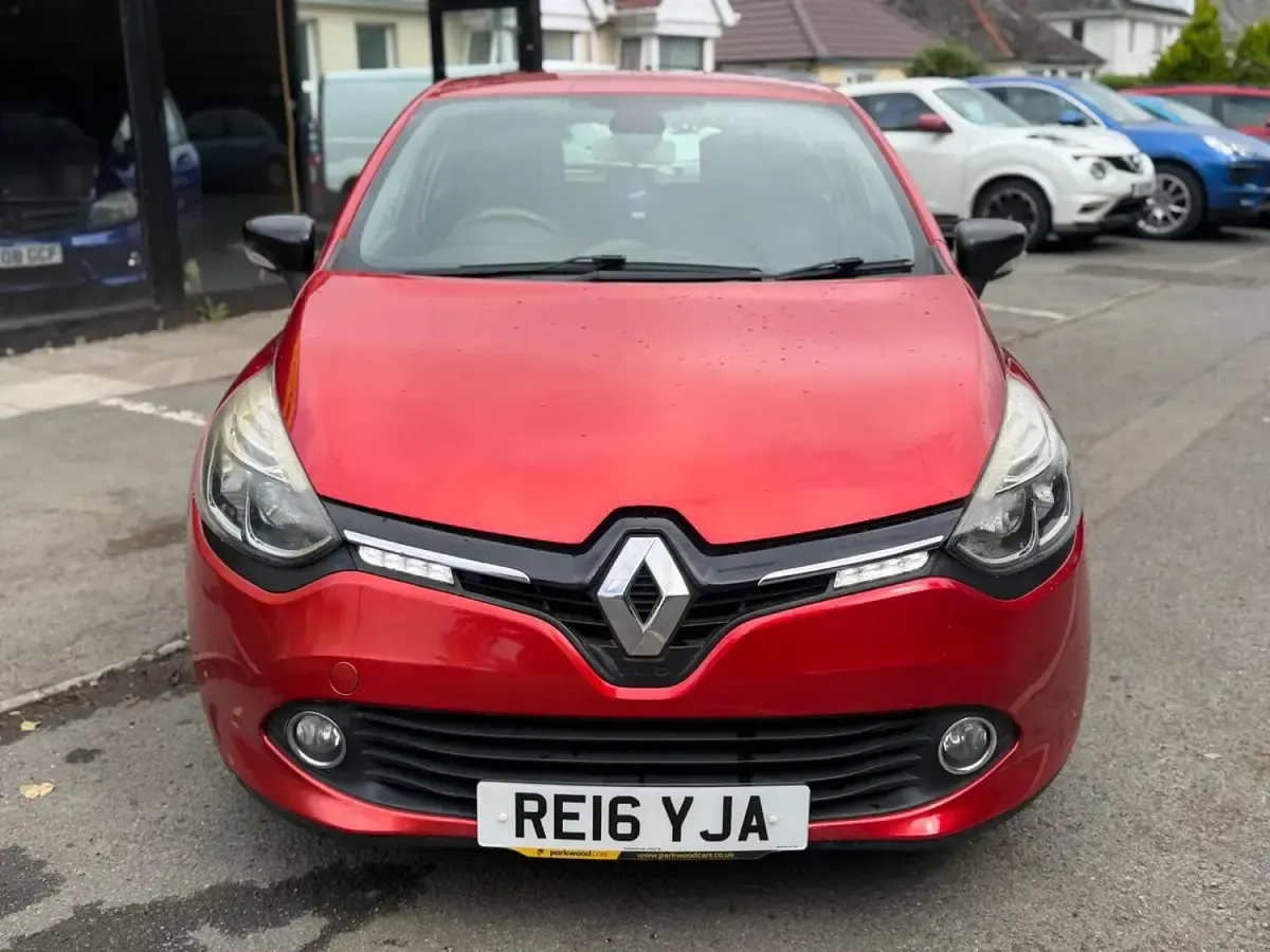 Used Renault Clio Dynamique 75 HP (55 kW) 2016 Red Hatchback
