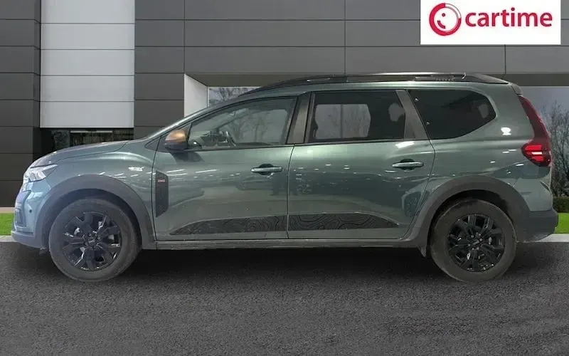 Used Dacia Jogger Extreme 141 HP (103 kW) 2025 Green MPV