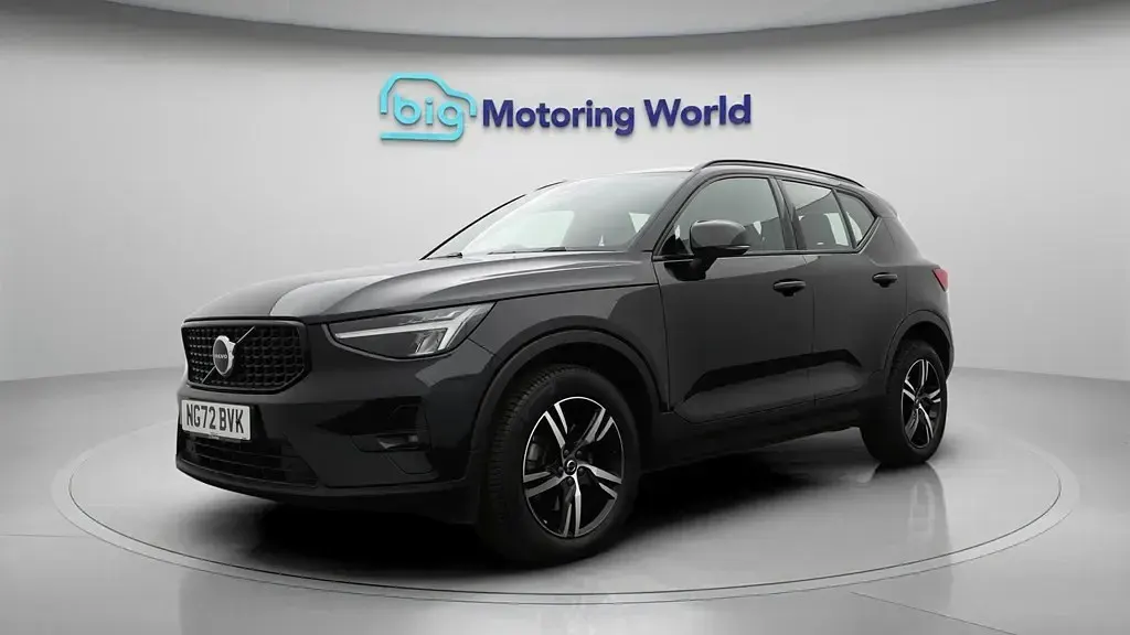 Begagnad Volvo XC40 Plus 197 HK (144 kW) 2022 Svart SUV