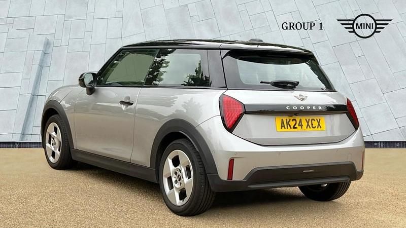 Used Mini Cooper Hatch 156 HP (114 kW) 2024 Silver Hatchback